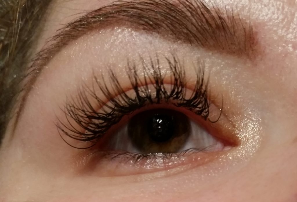 extensii-gene-danamakeupro-eyelash-extensions-false-eyelashes-gene-false-beautyandatwist-le-boudoir